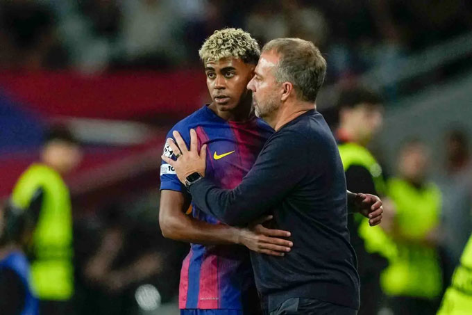 HLV Flick và BLĐ Barca đang tìm mọi cách để bảo vệ Yamal