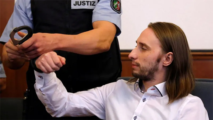 Kẻ đánh bom tự chế bị bắt sau đó và phải ngồi tù 14 năm vì tội cố ý giết người