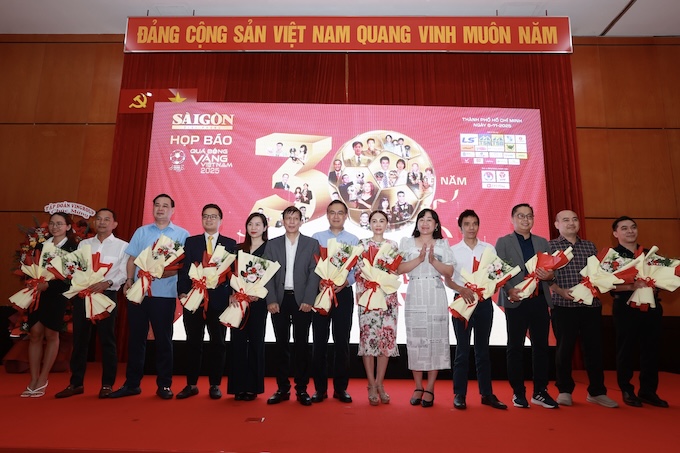 BTC giải thưởng vinh danh những nhà T trợ. Ảnh: Quốc An