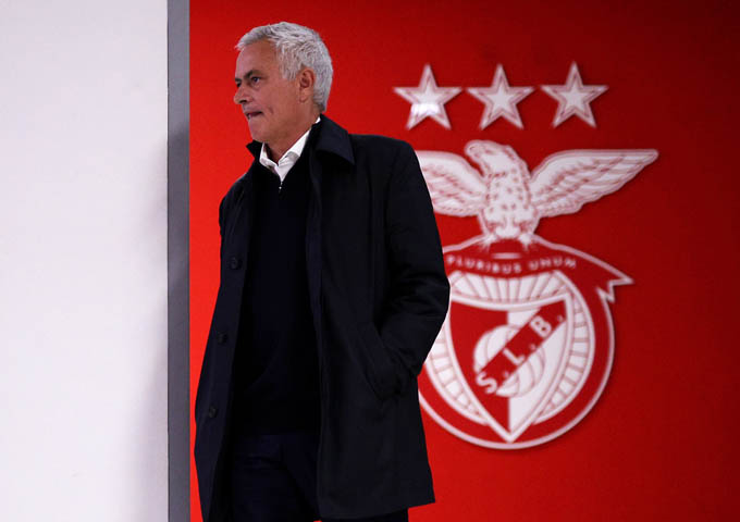 Tương lai của HLV Mourinho tại sân Da Luz khó bảo toàn