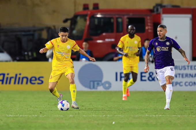 PVF-CAND đang gặp khó khi rơi xuống đáy bảng sau trận thua đậm Hà Nội. Ảnh: Đức Cường