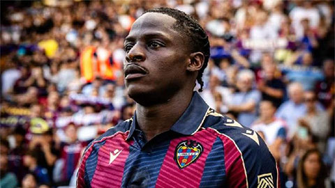  'Phát hiện' ở La Liga được cả Barca, Real và MU theo đuổi