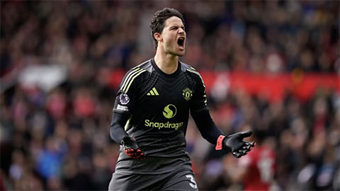  Senne Lammens có liền 2 pha cứu thua xuất sắc trong 2 phút