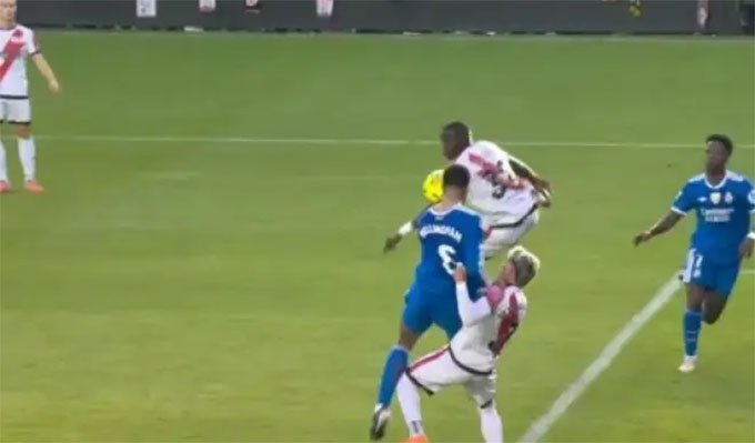 Bellingham bị kéo ngã trong vòng cấm đội chủ nhà nhưng không có 11m