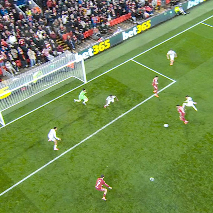 Salah từ chối chuyền cho Wirtz ở trận gặp Real