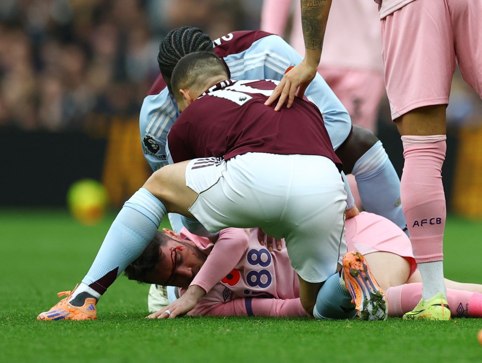 Cú va chạm kinh hoảng xảy ra giữa Tyler Adams và Adam Smith của Bournemouth