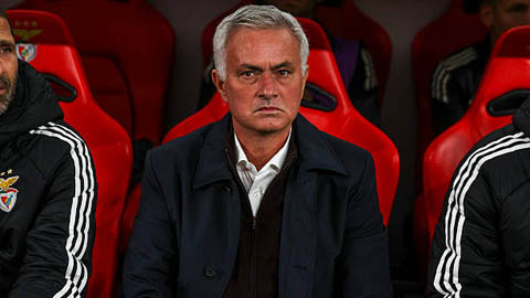  Jose Mourinho ôm hận bởi bàn thua muộn, ngày bị sa thải rất gần?