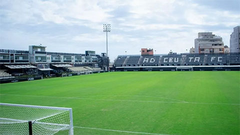  Trận đấu tại Tây Ban Nha bị hủy bỏ vì CĐV bị đột quỵ trên khán đài