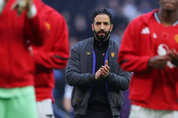 Amorim và "vấn đề bất ngờ" tại MU