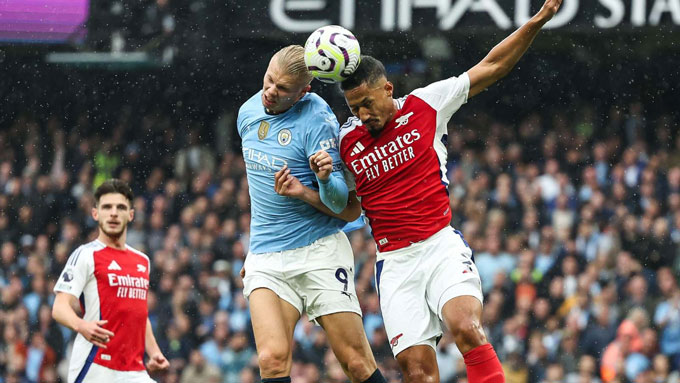 Haaland cũng rất tích cực tham gia không chiến khi phòng ngự