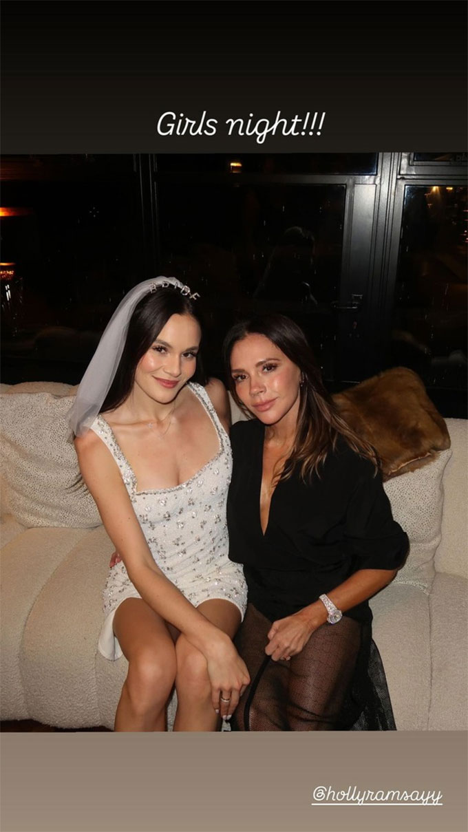 Vợ Beckham chơi rất thân với Holly Ramsay