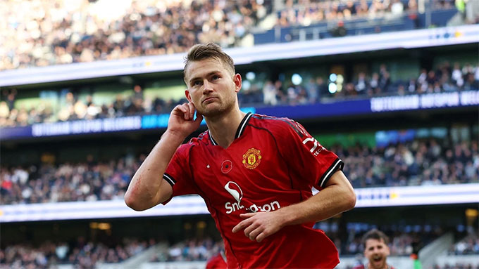 De Ligt vừa giúp MU thoát thua ngoạn mục trước Tottenham