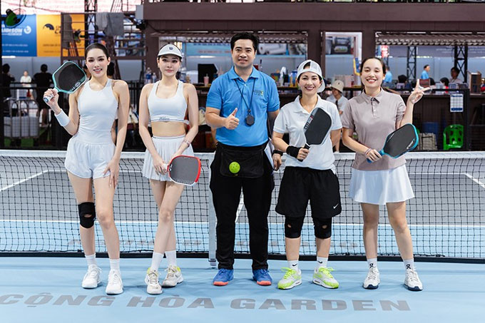 Á hậu Hồng Hạnh và Giang Phạm (trái) trở thành một trong những cặp đấu xinh đẹp bậc nhất giải.