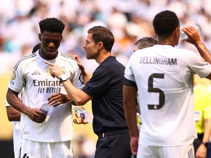 Nội bộ Real Madrid đang chia rẽ sâu sắc