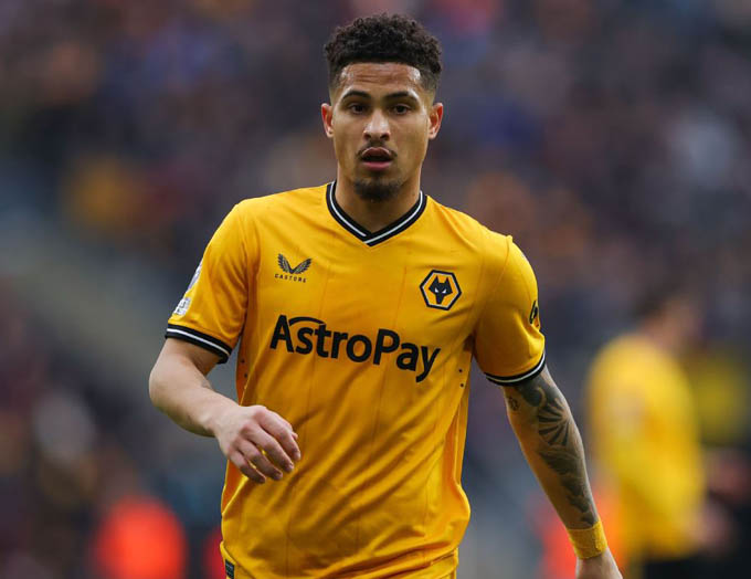  Joao Gomes trong màu áo Wolves