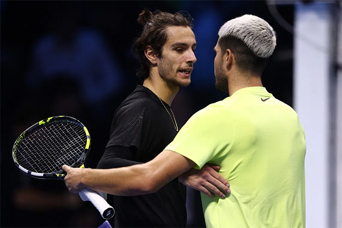 Alcaraz dễ dàng đánh bại Musetti 