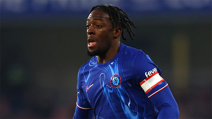 Axel Disasi được gọi trở lại tập luyện cùng đội một