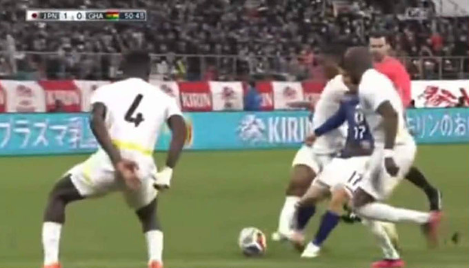 Tình huống Francis Abu bị gãy chân