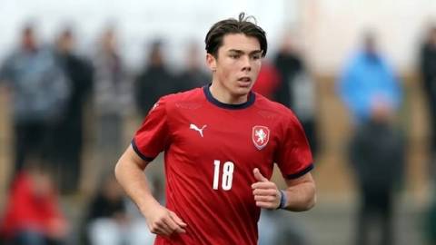  Con trai Gianluigi Buffon lập hat-trick nhưng không phải cho Italia