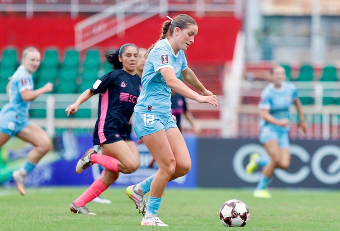 Melbourne City (áo xanh) hoàn toàn vượt trội so với Stallion Laguna. Ảnh: Anh Khoa