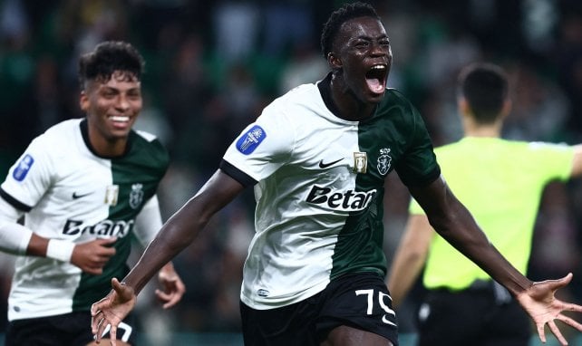 Salvador Blopa được MU theo sát