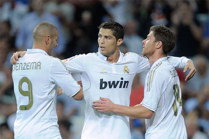 Benzema từng sát cánh cùng HLV Alonso ở Real