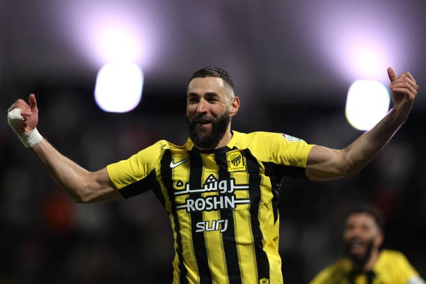 Karim Benzema úp mở khả năng trở lại Real