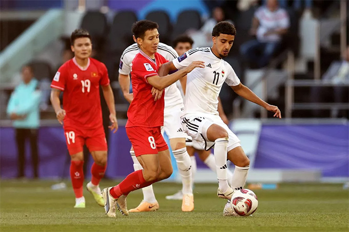 Zidane trong một trận đấu với ĐT Việt Nam