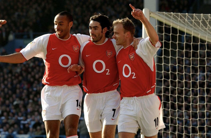 Tam tấu Pires – Henry – Bergkamp của Arsenal cũng rất đáng gờm