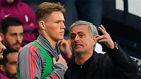  Scott McTominay bay cao nhờ Jose Mourinho