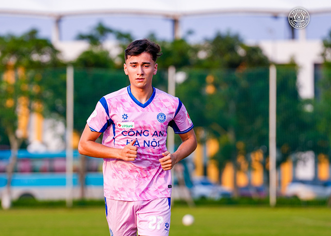 Brandon Ly có thể thi đấu cho HAGL kể từ giai đoạn 2 V.League 2025/26