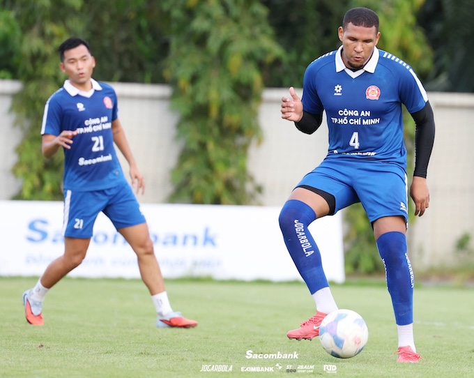 Các cầu thủ CATP.HCM tập luyện chuẩn bị cho trận đấu ở Cúp QG. Ảnh: Đình Viên