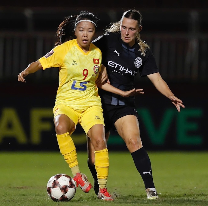 Đội nữ TP.HCM thua kém hoàn toàn khi đối đầu với Melbourne City. Ảnh: Anh Khoa