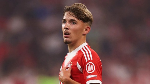  Bayern xây tường bảo vệ thần đồng 'trăm năm có một' Lennart Karl