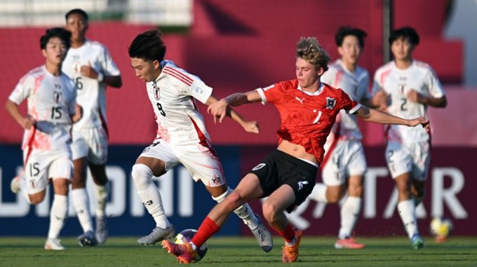 U17 Nhật Bản tạo nhiều cơ hội ăn bàn trong hiệp 1 nhưng không ghi được bàn thắng