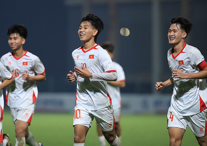 U17 Việt Nam chưa thể đứng nhất bảng do Malaysia thắng quá đậm tại lượt 1 - Ảnh: Đức Cường