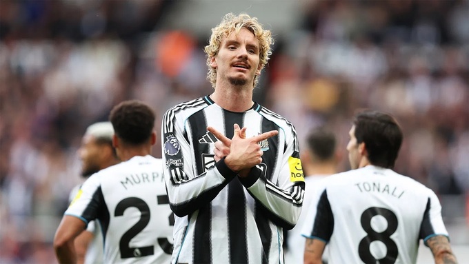 Nick Woltemade đang phất lên trong màu áo Newcastle