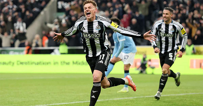 Harvey Barnes tỏa sáng mang về chiến thắng cho Newcastle