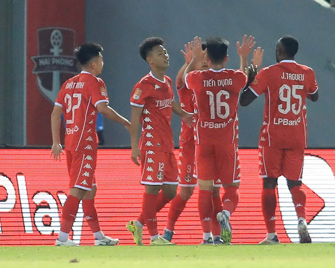 Hải Phòng vượt lên dẫn trước - Ảnh: Phan Tùng 