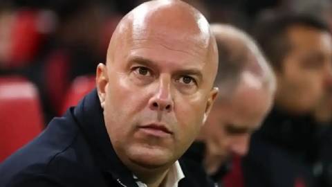  Arne Slot nhận mọi trách nhiệm, bảo vệ cầu thủ Liverpool