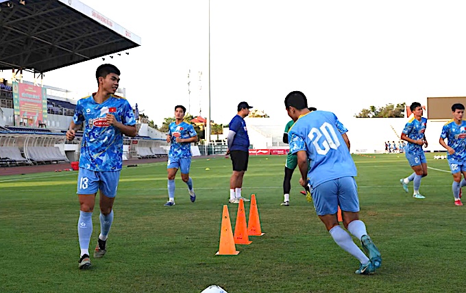 ĐT U22 Việt Nam trong buổi tập chiều nay 24/11. Ảnh: Anh Tuấn 