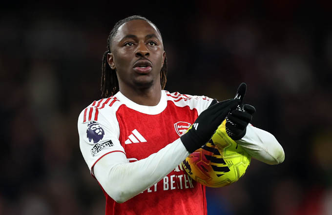 Bàn thắng tranh cãi của Eze được công nhận?