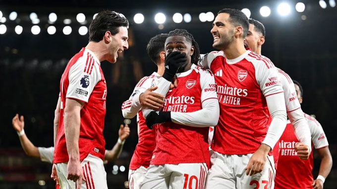 Arsenal có thắng lợi tưng bừng
