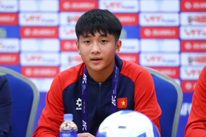 Mạnh Quân chưa hài lòng với khả năng dứt điểm của bản thân - Ảnh: Đức Cường