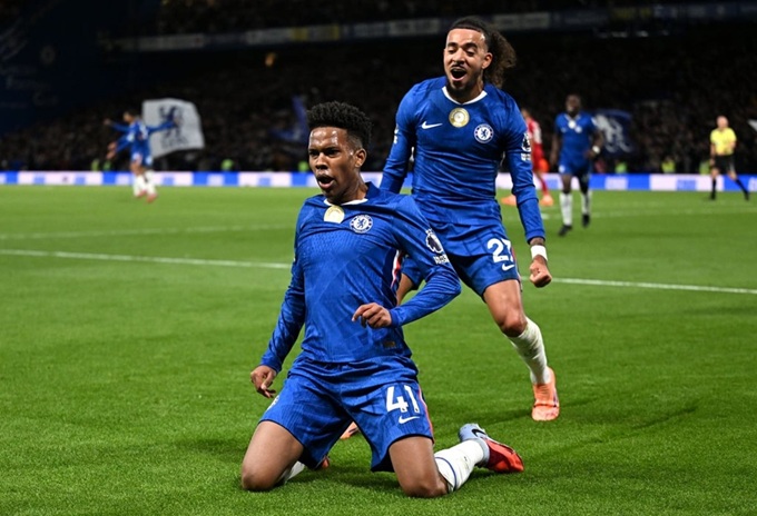 Estevao, thần tượng mới ở sân Stamford Bridge