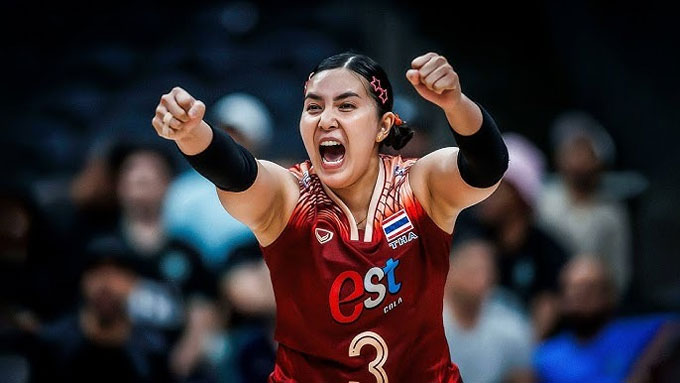 Pornpun Guedpad trong màu áo ĐT bóng chuyền Thái Lan