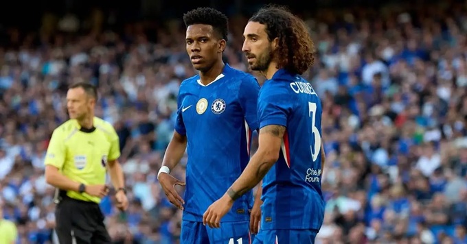 Barca bị 'nghiệp quật' với cả Estevao và Cucurella