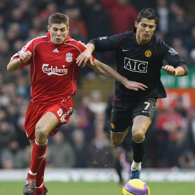 MU và Liverpool hiếm khi tạo nên cuộc đua song mã trực tiếp