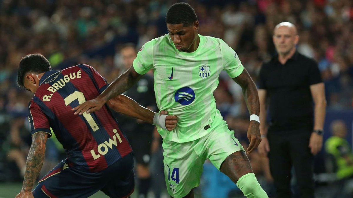 HLV Enrique thích Rashford