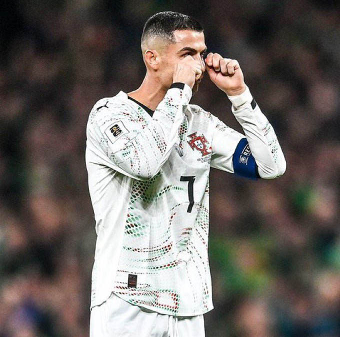 Ronaldo vừa được FIFA giảm án